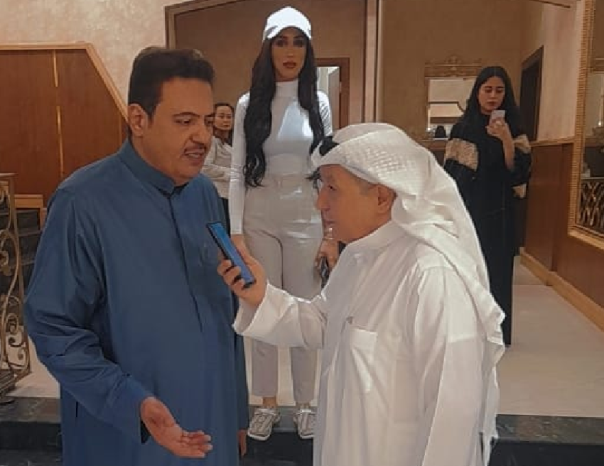 رئيس المهرجان جمال عاشور يتحدث للزميل سهيل طاشكندي
