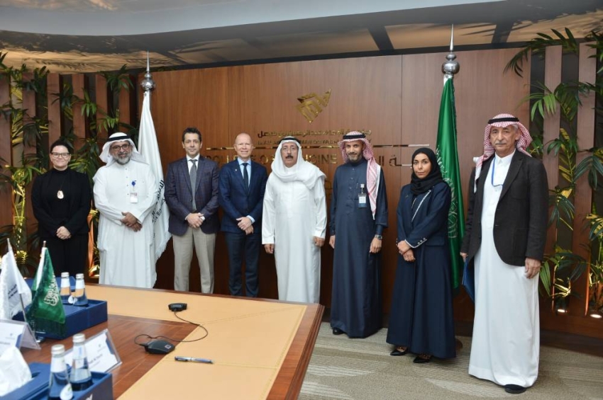 جامعة الامام عبد الرحمن توقع تجديد اتفاقية مع الكلية الملكية للأطباء والجراحين بكندا (1)