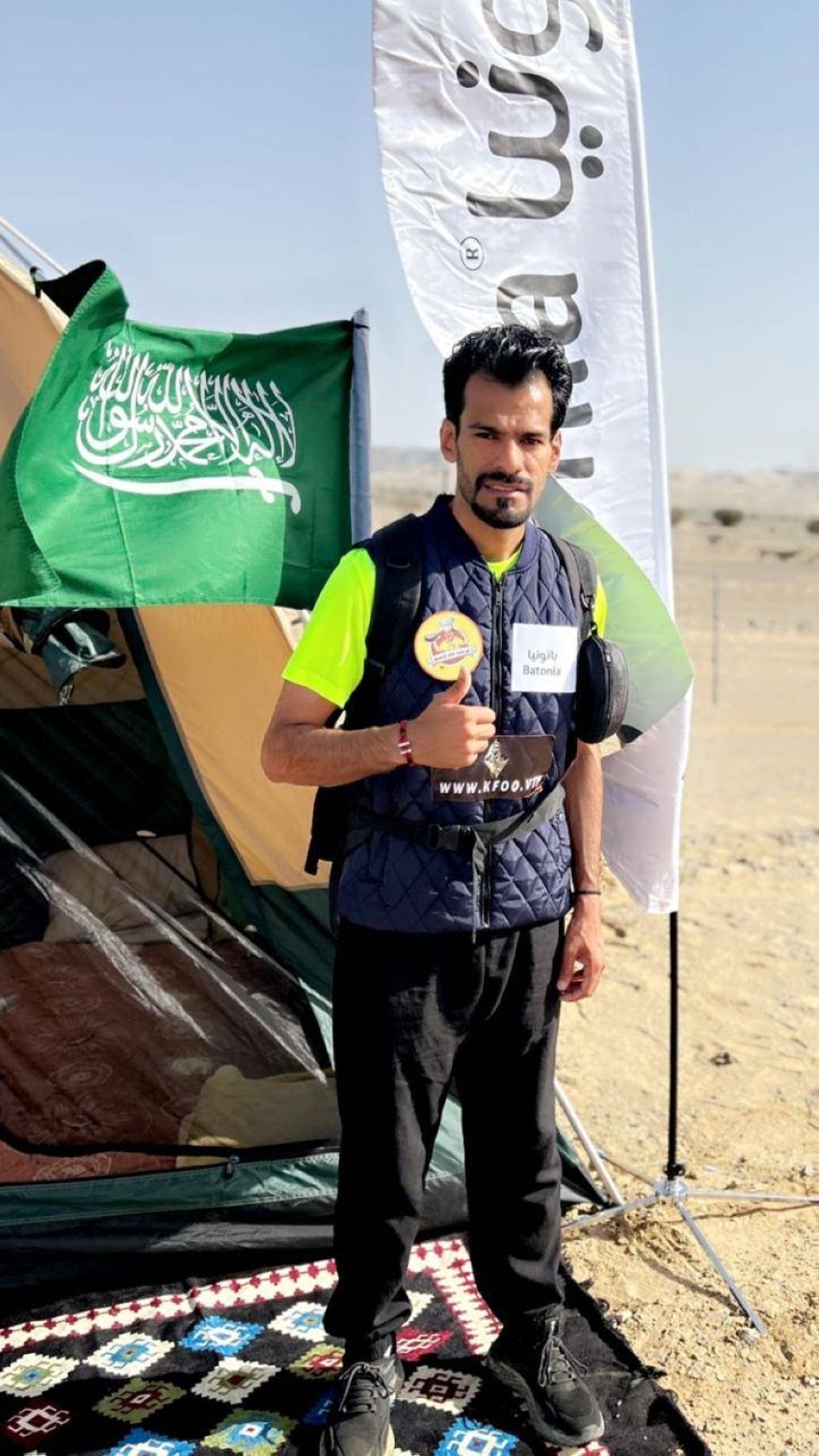 *الرحالة” شكري” من جده إلى وجهة البحر الأحمر الدولية سيراً على الأقدام*