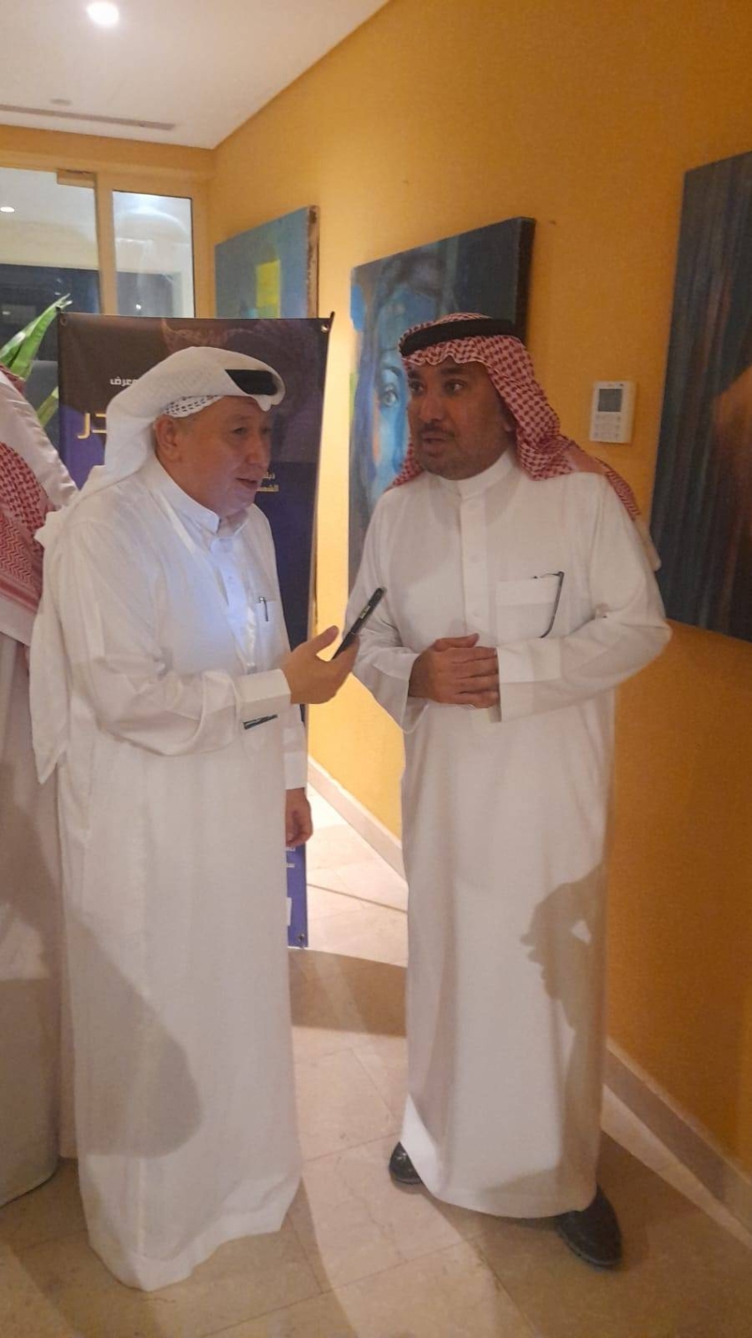 د.الشادي يتحدث للزميل سهيل طاشكندي