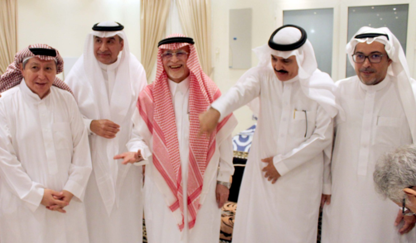د. خوجة وعبدالخالق الزهراني وعلي القاسم والمكرم سلامة الزيد والزميل سهيل طاشكندي