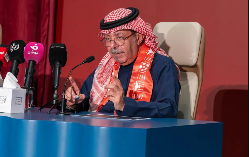 سلطان البازعي يتحدث خلال المؤتمر الصحفي
