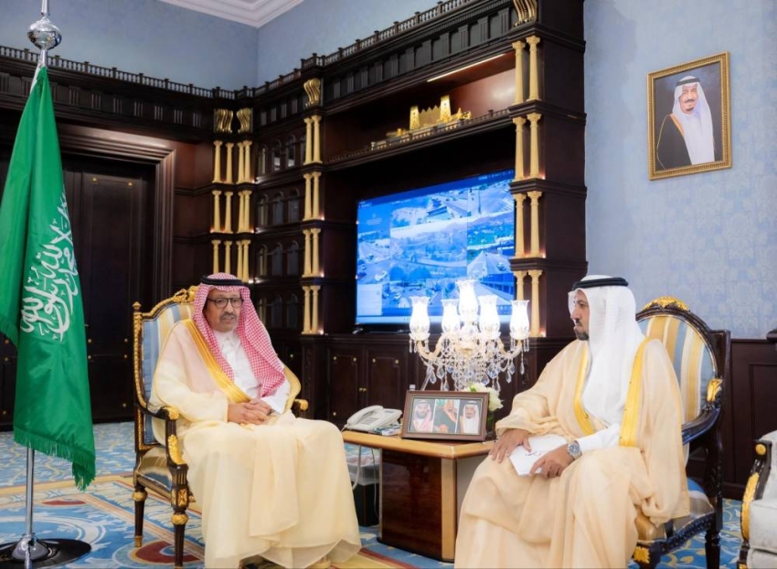 العمري خلال لقاء أمير الباحة