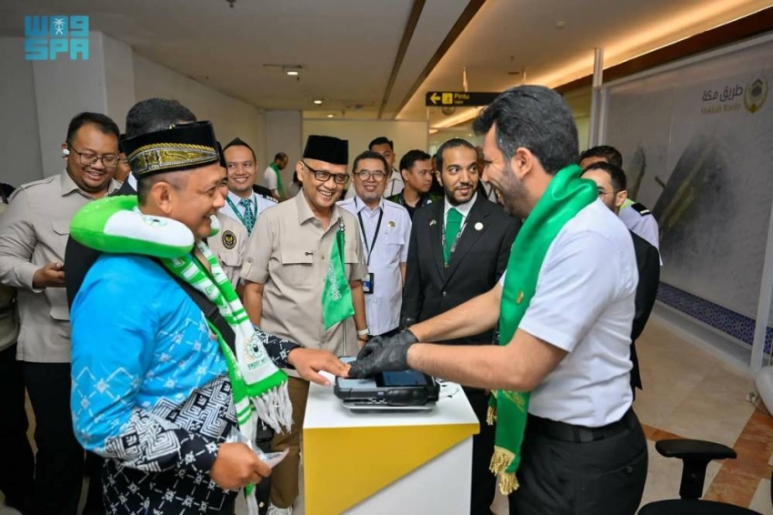 HG_cbJsbEAAvVoM