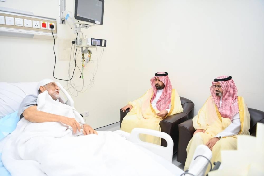 أمير جازان ونائبه يزوران شيخ شمل محافظة ضمد للاطمئنان على صح