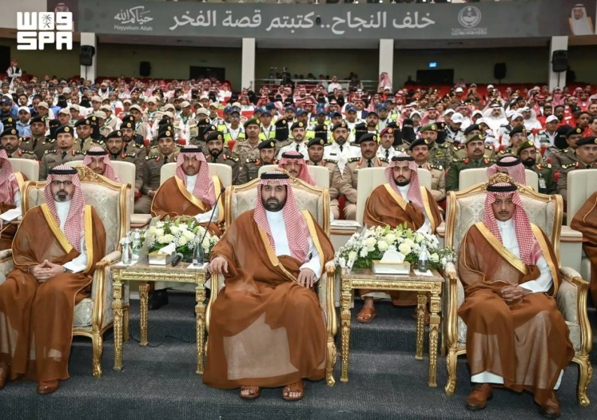 أمير جازان يُكرِّم المشاركين من المنطقة في أعمال الحج