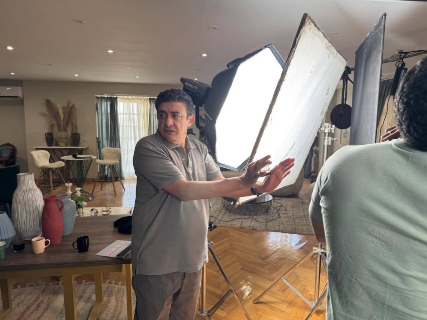 المخرج وائل فهمي خلال تصوير المسلسل 