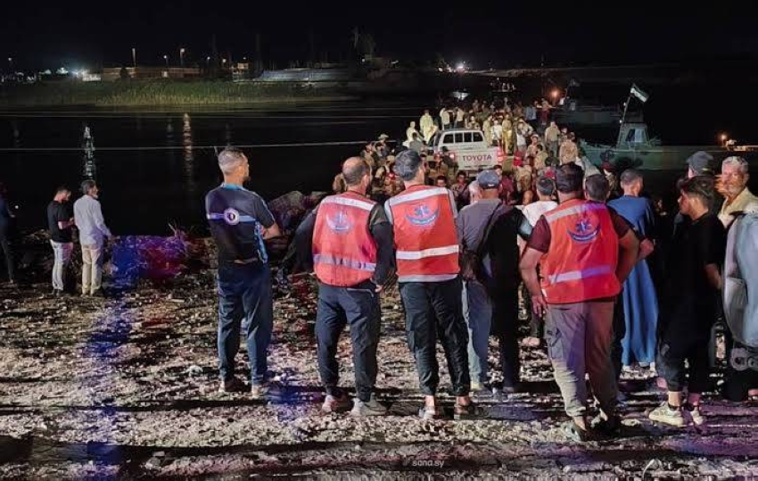 وفاة طفلين وإنقاذ أكثر من 15 شخصًا إثر غرق عبارة في سوريا