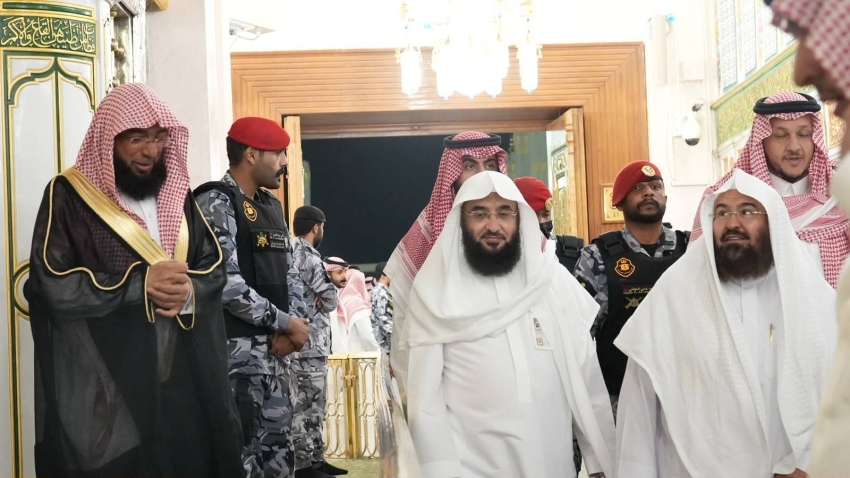 رئيس "الشؤون الدينية" يزور الروضة الشريفة ويؤكد أهمية الالتزام بآداب الزيارة