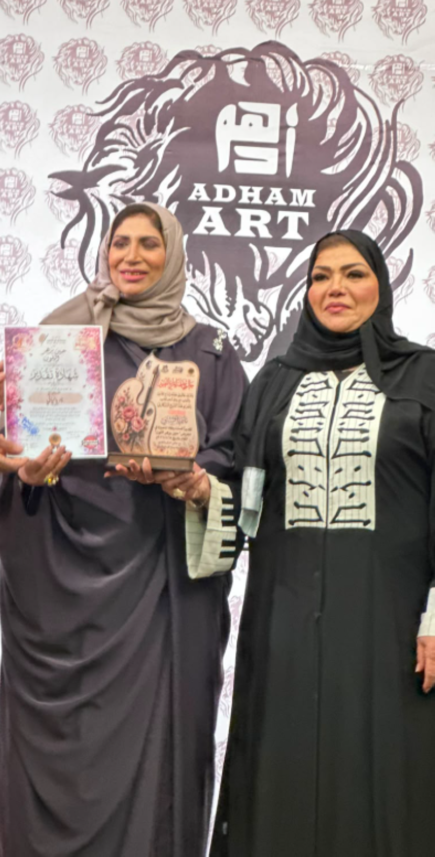 30 فنانًا وفنانة في معرض "حين يزهر اللون" بجدة