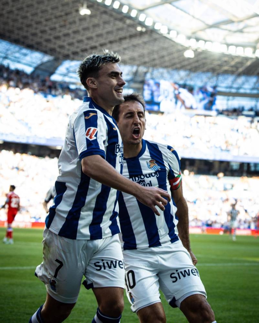 HQ6Wy-_XoAEJEH2
