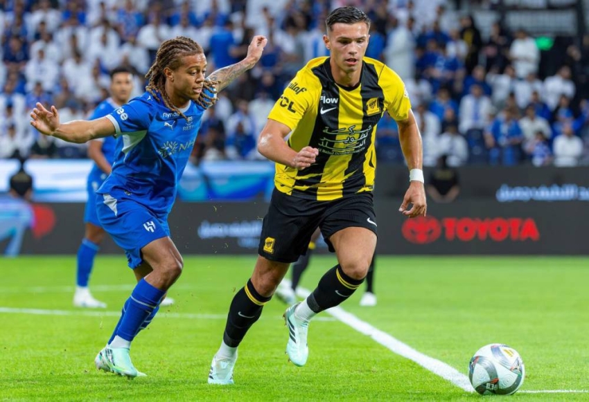 الهلال يحسم الكلاسيكو «المجنون» ويستعيد الصدارة