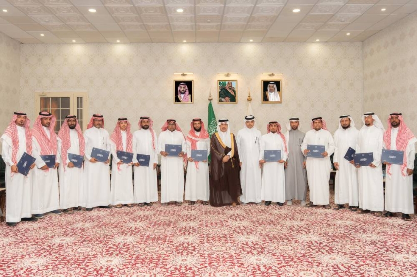 مُحافظ الليث يكرّم المعلمين والمعلمات المتميزين بالمحافظة