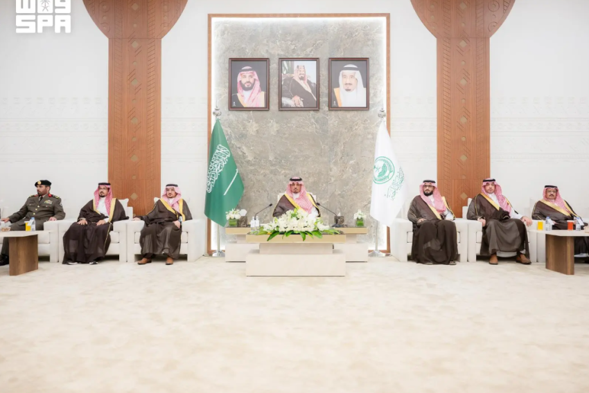 نائب أمير الباحة يطّلع على مستجدات مشاريع الطرق والنقل بالمنطقة