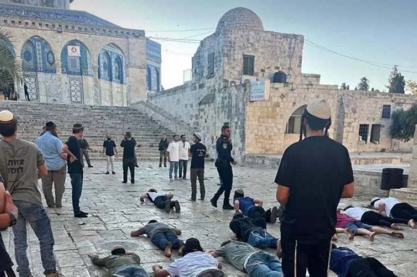 اقتحامات في المسجد الأقصى اعتقالات للفلسطينيين بالضفة
