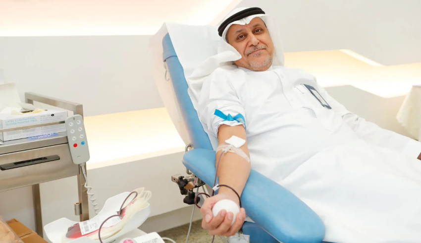 رئيس الهيئة الملكية للجبيل وينبع يشارك في الحملة الوطنية السنوية للتبرع بالدم