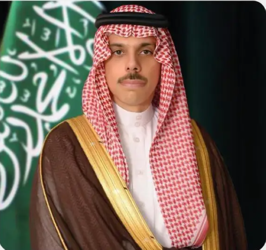 وزير الخارجية يتلقى اتصالين من وزيري خارجية قطر والكويت جرى خلالهما بحث مستجدات الأوضاع في المنطقة