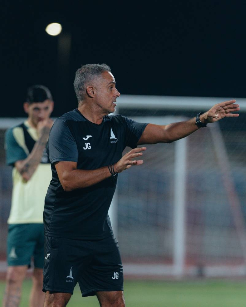 المدرب قوميز يبدأ تحضيرات الخليج للفيحاء بالفيديو