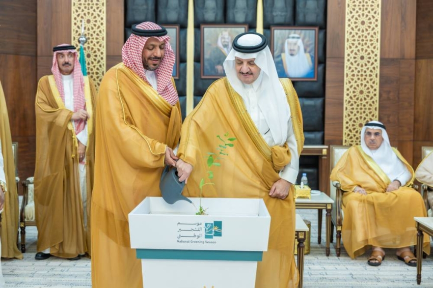 أمير المنطقة الشرقية يدشّن موسم التشجير الوطني