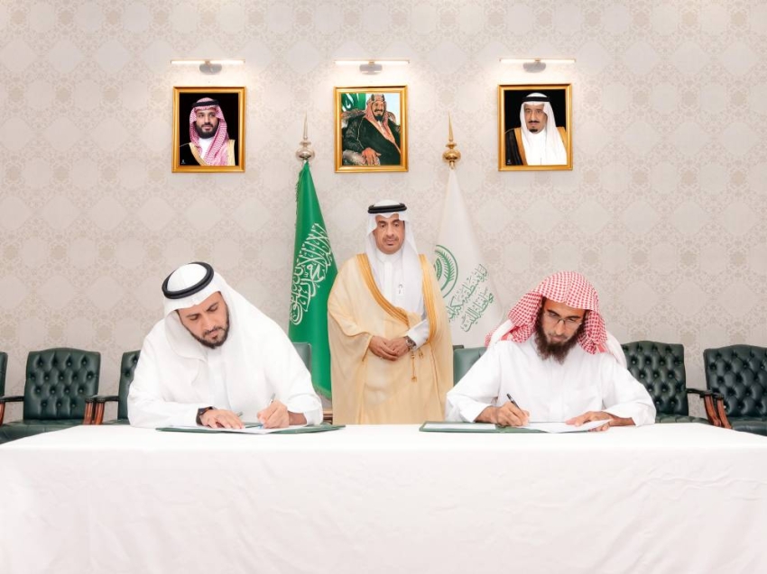 مُحافظ الليث يشهد توقيع اتفاقية لتعزيز التمكيّن وتطوير قدرات الكوادر الوطنيّة