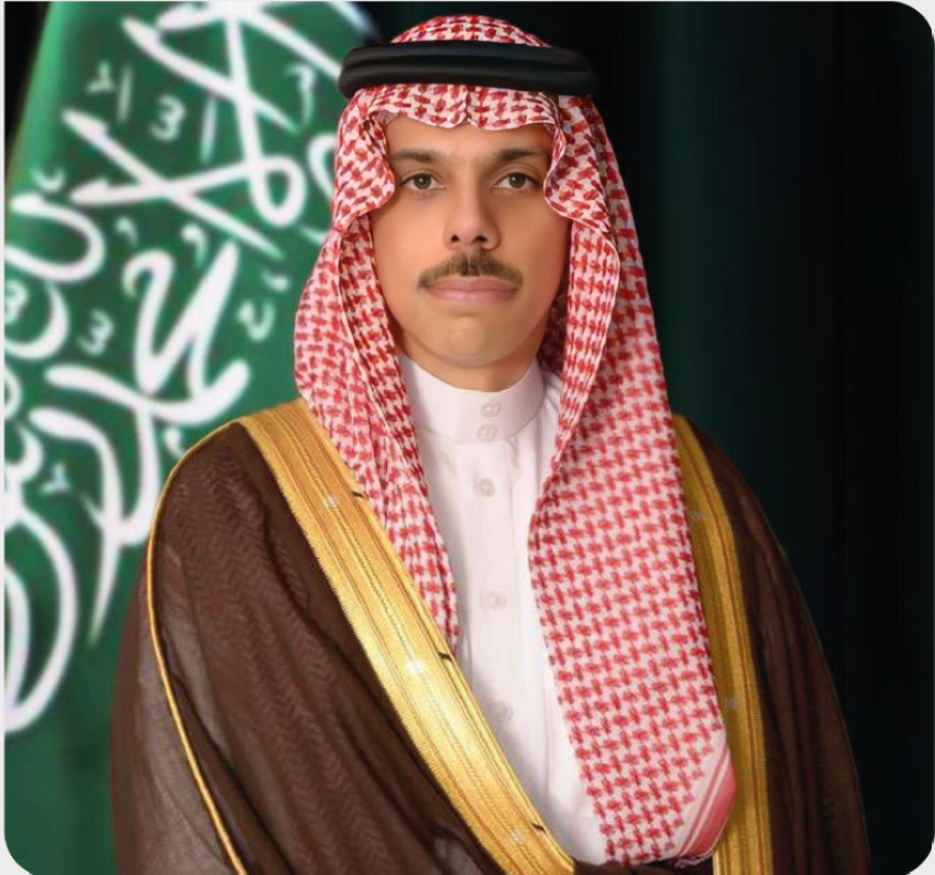 وزير الخارجية يتلقى اتصالًا هاتفيًا من وزير خارجية إيطاليا أكد خلاله إدانة بلاده للهجمات الحوثية الغاشمة