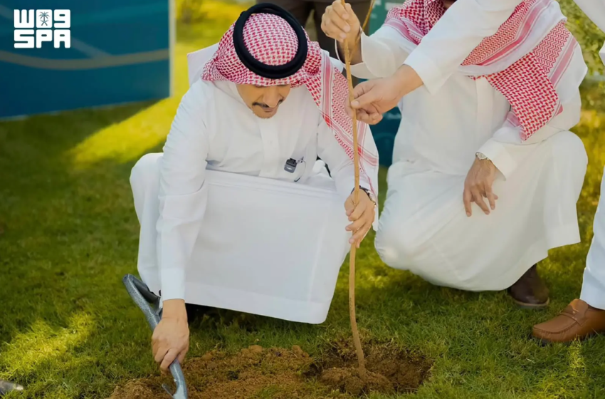 محافظ حفر الباطن يدشّن موسم التشجير الوطني 2026