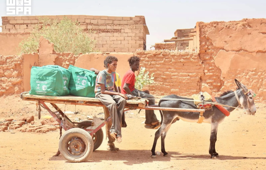 "سلمان للإغاثة" يوزّع 960 حقيبة إيوائية في محلية كرري بولاية الخرطوم في السودان