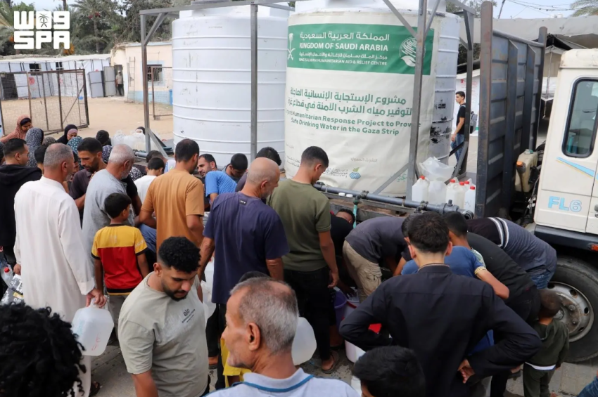 مركز الملك سلمان للإغاثة يضخ 500 ألف لتر من المياه في قطاع غزة