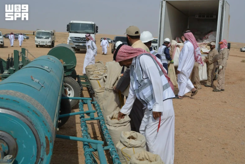 هيئة تطوير محمية الإمام تركي بن عبدالله الملكية تنفذ مبادرة لنثر البذور وحصاد مياه الأمطار