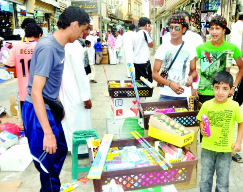 شباب وأطفال يبيعون الطراطيع في مركزية الطائف المدينة