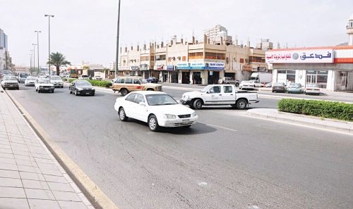 أهالي شارع الحج يطالبون بـ ساهر ومطبات صناعية لإيقاف الحوادث المدينة