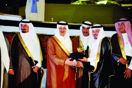 أميرالشرقية يكر م بنك الرياض لرعايته مهرجان المنطقة المدينة