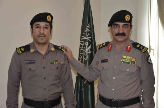 مدير شرطة الشرقية يقلد العمرو والخوفي رتبة رائد المدينة