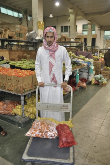 شباب الطائف يبنون مستقبلهم في حلقة الخضار المدينة
