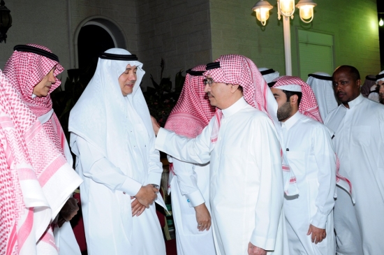 الأميران أحمد ومشعل بن ماجد يعزيان في عميد عائلة المرزوقي بجدة المدينة
