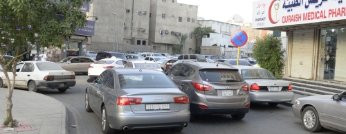 العيادات الطبية تضاعف التكدس المروري بمدخل خنساء مكة المدينة
