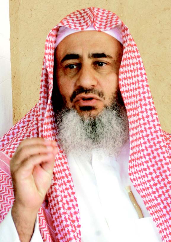 العبيكان لا يجوز للرجل والمرأة ان يغير أحد منهما ما خلق الله له المدينة